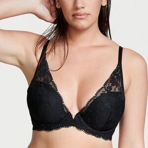 NWOT VS Lightly Lined Lace Plunge Bra